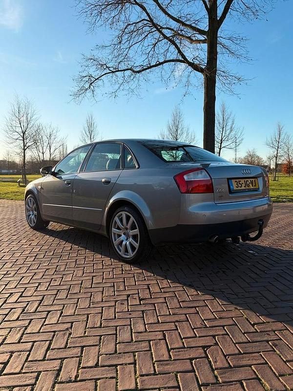 Occasion Audi A4 Exclusive 131 PK (96 kW) 2002 Grijs Sedan