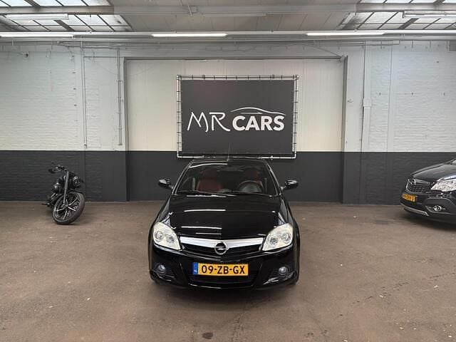 Zwart Gebruikt 2007 Opel Tigra Cabriolet | € 3.950 (Eerlijke prijs) - Afbeelding 1/4