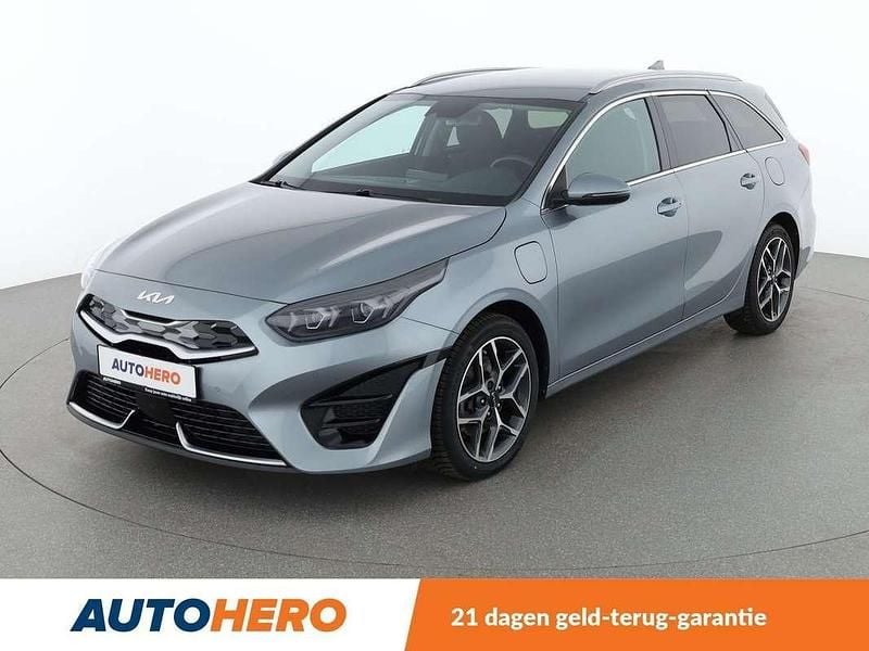 Grijs, metallic lak Gebruikt 2022 Kia Ceed Platinum Edition Stationwagen | € 22.249 (Goede deal) - Afbeelding 1/3