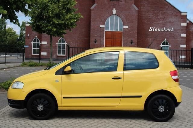 Occasion VW Fox Trendline 54 PK (39 kW) 2009 Geel Hatchback