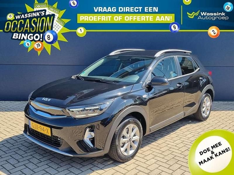 Zwart, metallic lak Gebruikt 2024 Kia Stonic SUV | € 21.890 (Super prijs) - Afbeelding 1/4
