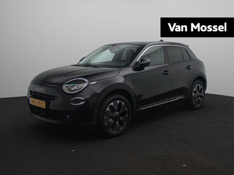 Zwart Gebruikt 2025 Fiat 600 La Prima SUV | € 31.900 (Eerlijke prijs) - Afbeelding 1/4