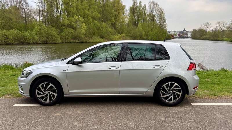 Grijs Gebruikt 2018 VW Golf VII Edition Stationwagen | € 14.750 (Goede deal) - Afbeelding 1/4