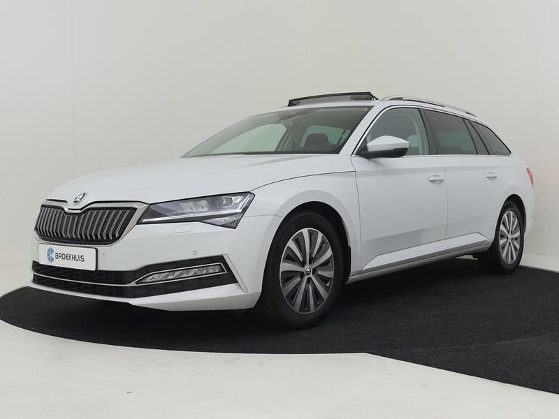 Wit Occasion 2021 Skoda Superb Business Line Stationwagen | € 26.895 (Eerlijke prijs) - Afbeelding 1/4