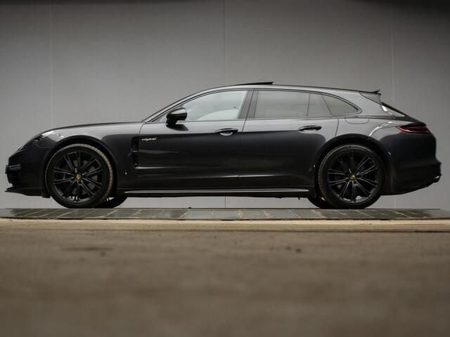 Grijs, metallic lak Gebruikt 2017 Porsche Panamera S E-Hybrid Sport Turismo Sedan | € 59.745 (Eerlijke prijs) - Afbeelding 1/4