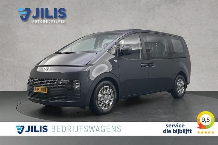 Grijs Occasion 2024 Hyundai Staria MPV | € 34.950 - Afbeelding 1/3
