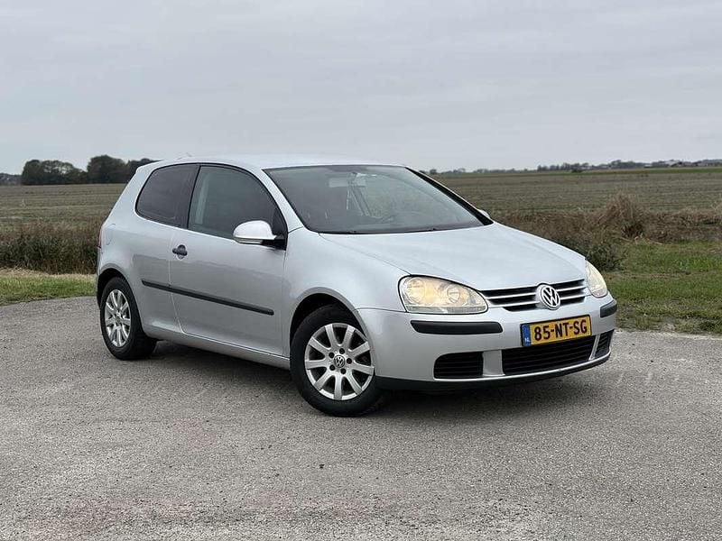Grijs Gebruikt 2004 VW Golf IV Trendline Hatchback | € 950 (Goede deal) - Afbeelding 1/4
