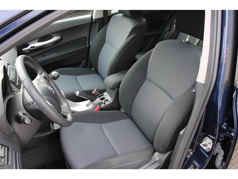 Occasion Toyota Auris 132 PK (97 kW) 2011 Blauw Hatchback