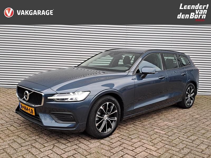Blauw metallic Gebruikt 2021 Volvo V60 Momentum Stationwagen | € 29.495 - Afbeelding 1/4