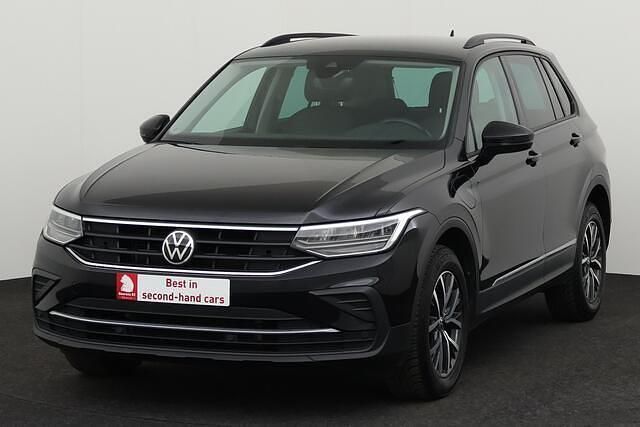 Zwart Gebruikt 2021 VW Tiguan Life SUV | € 25.995 (Super prijs) - Afbeelding 1/4