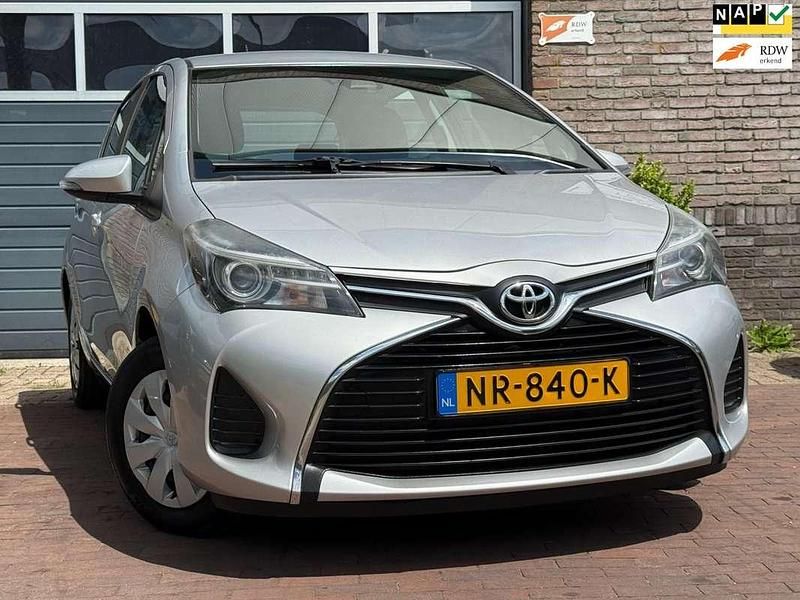 Grijs Gebruikt 2017 Toyota Yaris Trend Hatchback | € 7.940 (Eerlijke prijs) - Afbeelding 1/4