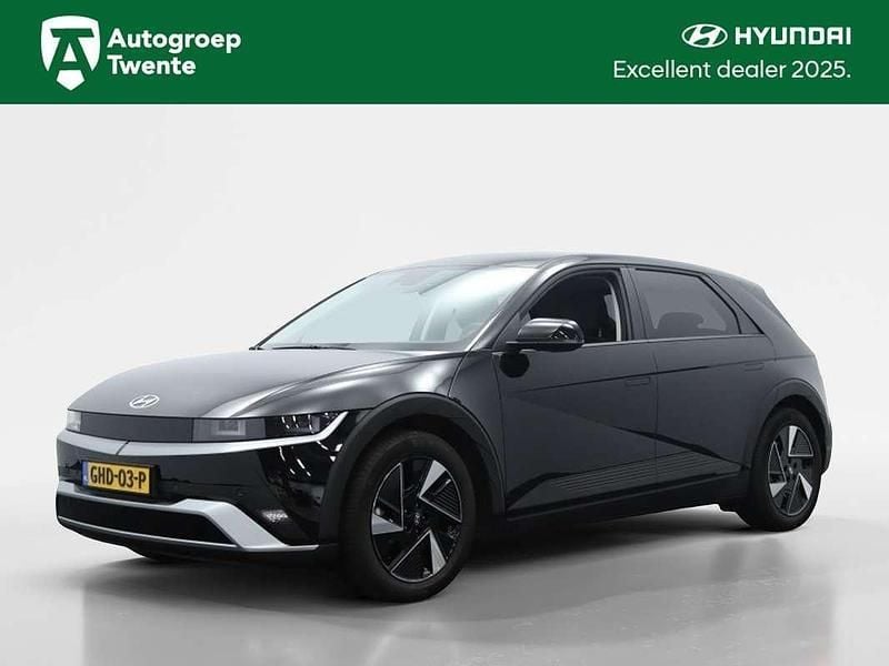Phantom black (zwart metallic) Gebruikt 2024 Hyundai Ioniq 5 SUV | € 43.950 - Afbeelding 1/4