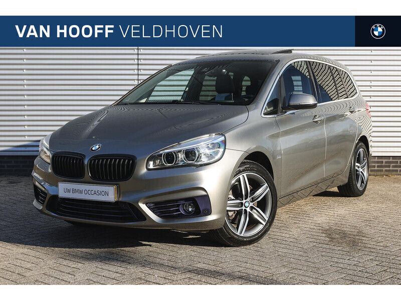 Platinsilber Gebruikt 2017 BMW 218 Executive Stationwagen | € 22.450 (Iets duurder) - Afbeelding 1/4