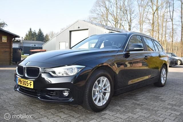 Occasion BMW 318 Executive 136 PK (100 kW) 2017 Zwart (metallic) Stationwagen