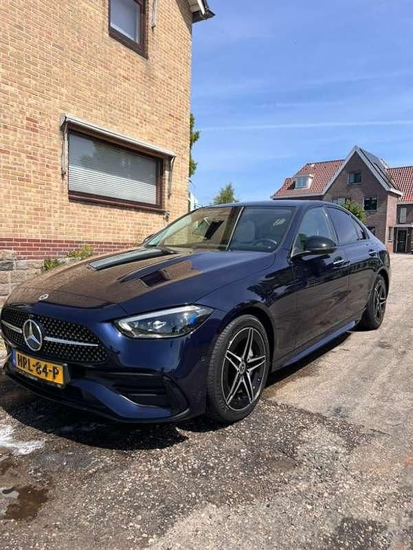 Blauw Occasion 2023 Mercedes C300e AMG line Sedan | € 54.950 - Afbeelding 1/4