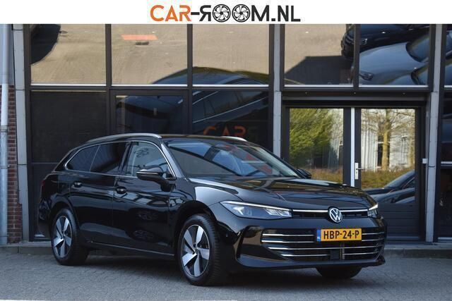 Zwart Gebruikt 2024 VW Passat Business Stationwagen | € 35.450 (Goede deal) - Afbeelding 1/3