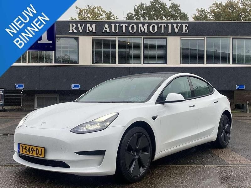 Wit Gebruikt 2023 Tesla Model 3 Standard Range Sedan | € 28.440 (Goede deal) - Afbeelding 1/4