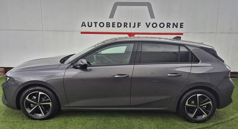 Grijs Gebruikt 2025 Opel Astra Hatchback | € 34.545 (Eerlijke prijs) - Afbeelding 1/4