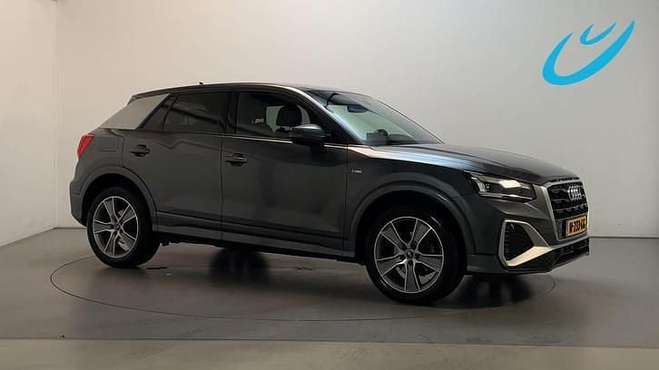 Grijs Gebruikt 2021 Audi Q2 Basis SUV | € 23.900 (Eerlijke prijs) - Afbeelding 1/4