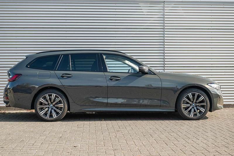 Occasion BMW 330e Shadowline 292 PK (214 kW) 2025 Grijs Stationwagen