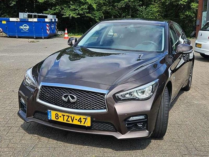 Bruin Gebruikt 2014 Infiniti Q50 Sedan | € 19.000 - Afbeelding 1/4