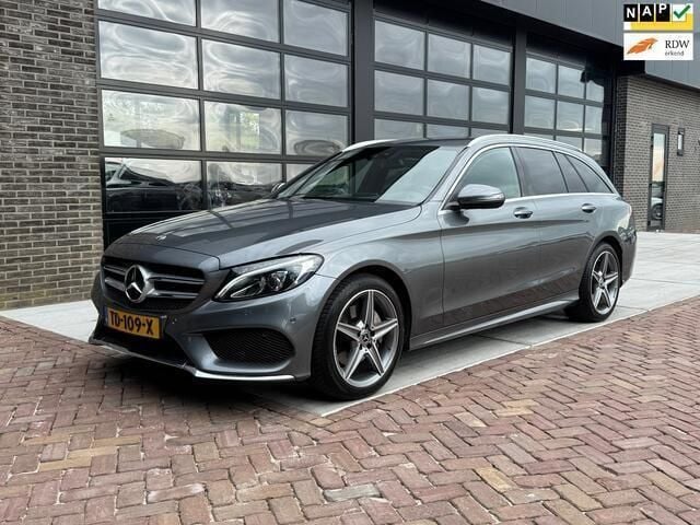Grijs, metallic lak Gebruikt 2017 Mercedes C200 Prestige Stationwagen | € 22.975 (Eerlijke prijs) - Afbeelding 1/4