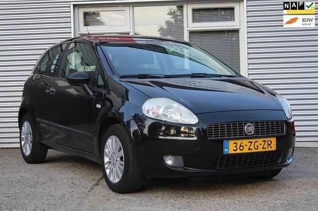 Zwart Gebruikt 2008 Fiat Grande Punto Active Hatchback | € 950 (Eerlijke prijs) - Afbeelding 1/4