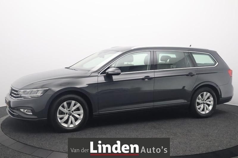 Grijs Gebruikt 2021 VW Passat Business Stationwagen | € 25.950 (Eerlijke prijs) - Afbeelding 1/4