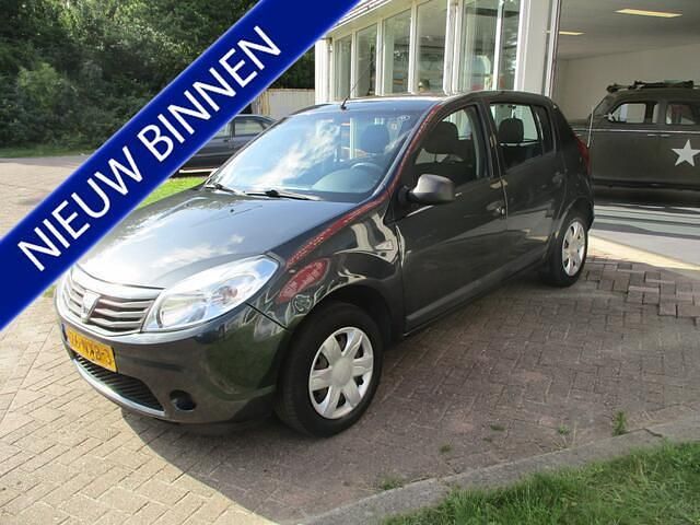 Grijs Gebruikt 2010 Dacia Sandero Ambiance Hatchback | € 2.660 (Eerlijke prijs) - Afbeelding 1/4