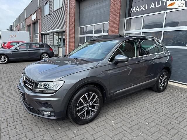 Grijs Gebruikt 2019 VW Tiguan Highline SUV | € 24.950 (Goede deal) - Afbeelding 1/4