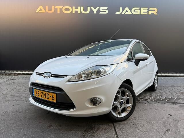 Wit Gebruikt 2013 Ford Fiesta Titanium Hatchback | € 4.950 (Eerlijke prijs) - Afbeelding 1/4