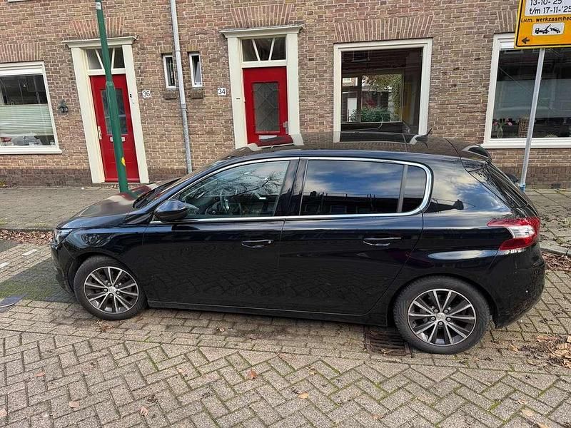 Zwart Gebruikt 2014 Peugeot 308 Allure Hatchback | € 5.255 (Goede deal) - Afbeelding 1/4
