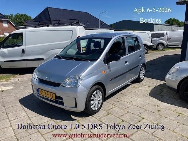 Grijs (metallic) Occasion 2005 Daihatsu Cuore Hatchback | € 1.799 (Eerlijke prijs) - Afbeelding 1/3