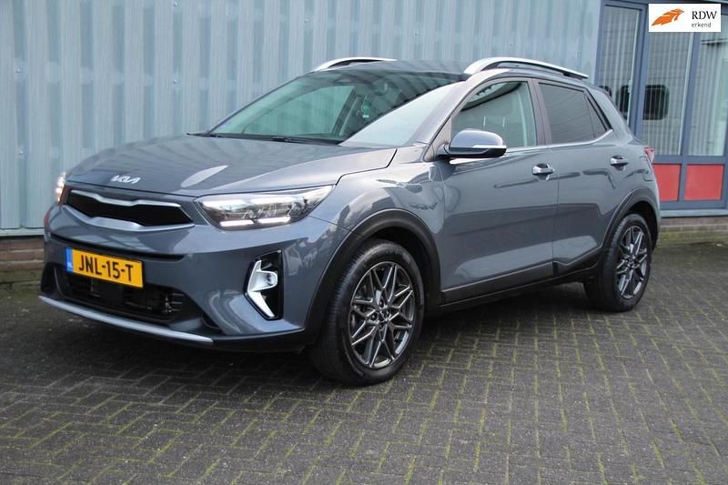 Grijs (metallic) Gebruikt 2023 Kia Stonic SUV | € 22.450 (Goede deal) - Afbeelding 1/4