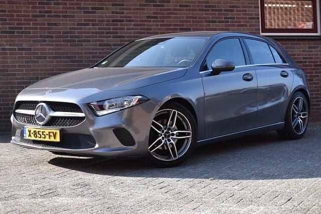 Grijs, metallic lak Gebruikt 2019 Mercedes A160 Hatchback | € 15.949 (Goede deal) - Afbeelding 1/4