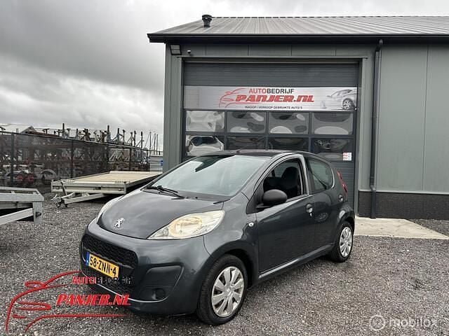 Grijs Gebruikt 2013 Peugeot 107 Access Hatchback | € 3.299 (Eerlijke prijs) - Afbeelding 1/4