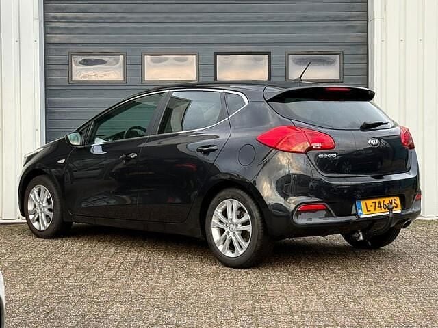 Occasion Kia Ceed 99 PK (72 kW) 2015 Zwart (metallic) Hatchback