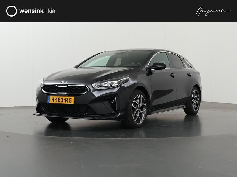 Zwart, metallic lak Gebruikt 2020 Kia ProCeed GT-Line Hatchback | € 16.435 (Goede deal) - Afbeelding 1/4