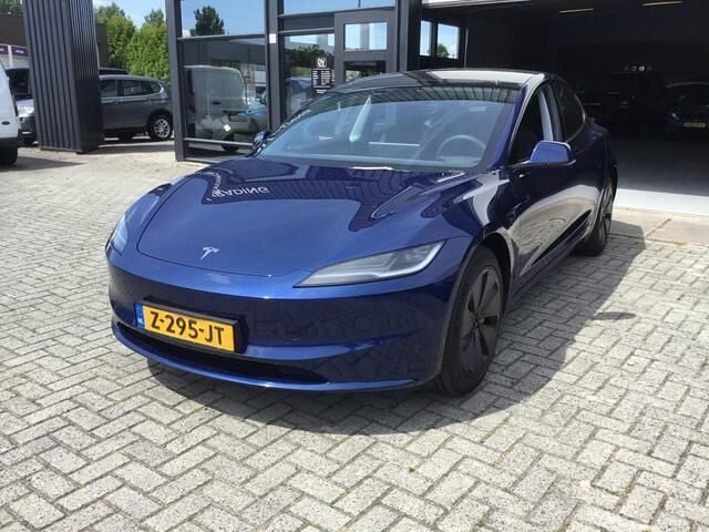 Blauw Gebruikt 2024 Tesla Model 3 Sedan | € 33.850 (Eerlijke prijs) - Afbeelding 1/4