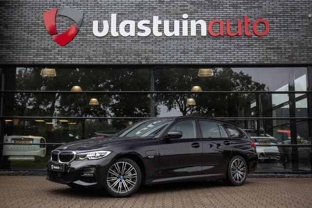 Zwart Gebruikt 2022 BMW 330 Executive Stationwagen | € 29.800 (Goede deal) - Afbeelding 1/4
