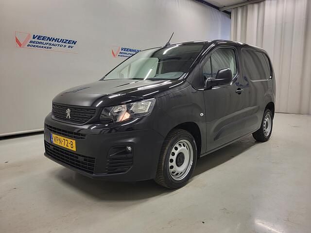Zwart Occasion 2022 Peugeot Partner MPV | € 10.850 (Goede deal) - Afbeelding 1/3