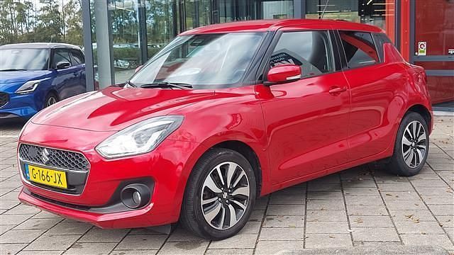 Rood Gebruikt 2019 Suzuki Swift Style | € 15.699 (Eerlijke prijs) - Afbeelding 1/3