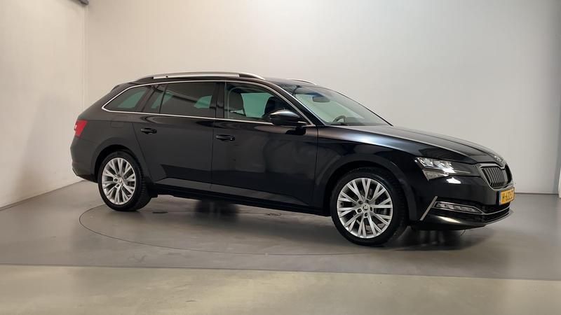 Zwart Gebruikt 2020 Skoda Superb Business Line Stationwagen | € 23.400 (Eerlijke prijs) - Afbeelding 1/4