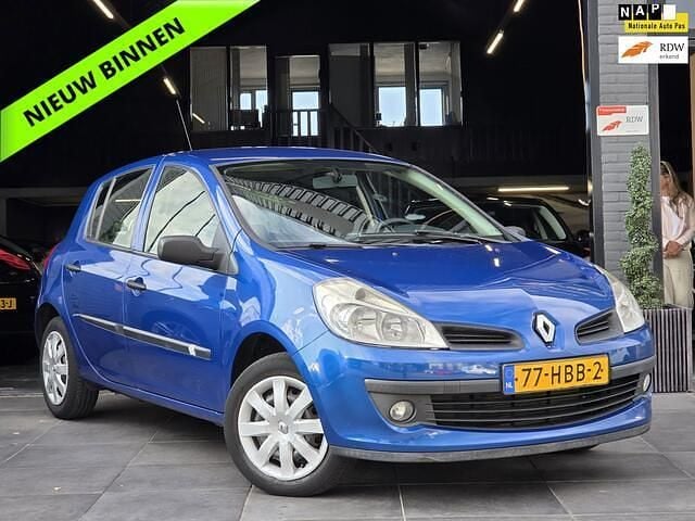 Blauw Gebruikt 2008 Renault Clio II Hatchback | € 2.994 (Eerlijke prijs) - Afbeelding 1/4