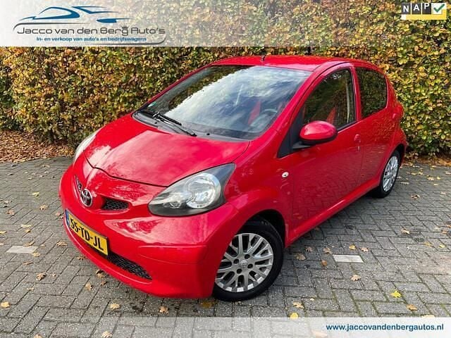 Rood Gebruikt 2006 Toyota Aygo Hatchback | € 1.234 (Super prijs) - Afbeelding 1/4