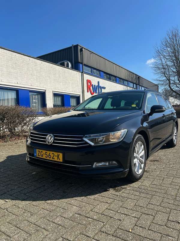 Zwart Gebruikt 2015 VW Passat Highline Stationwagen | € 8.500 (Eerlijke prijs) - Afbeelding 1/4