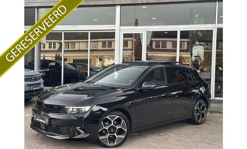 Zwart Occasion 2026 Opel Astra Ultimate Hatchback | € 26.400 (Super prijs) - Afbeelding 1/4