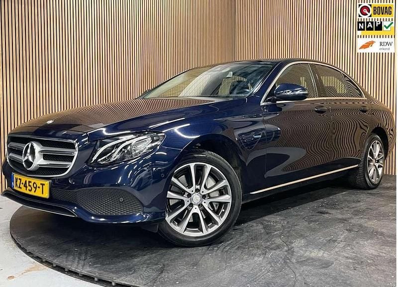 Blauw Gebruikt 2016 Mercedes E350 Edition Sedan | € 24.750 (Goede deal) - Afbeelding 1/2