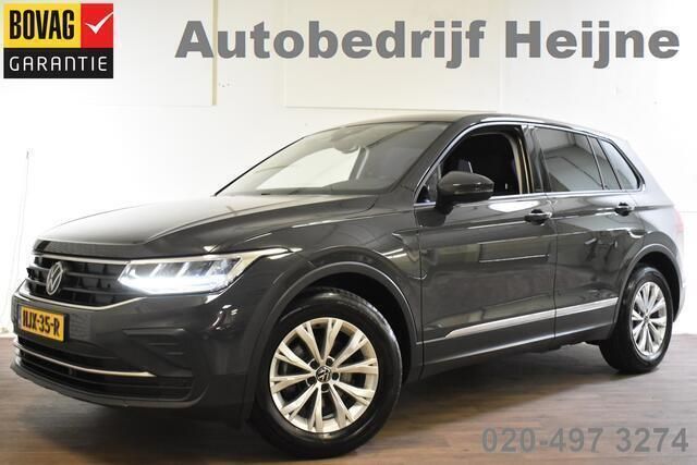 Grijs Gebruikt 2023 VW Tiguan Life SUV | € 25.745 (Super prijs) - Afbeelding 1/4