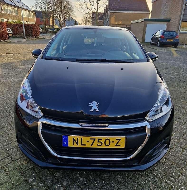Zwart Gebruikt 2017 Peugeot 208 Active Hatchback | € 6.600 (Eerlijke prijs) - Afbeelding 1/4